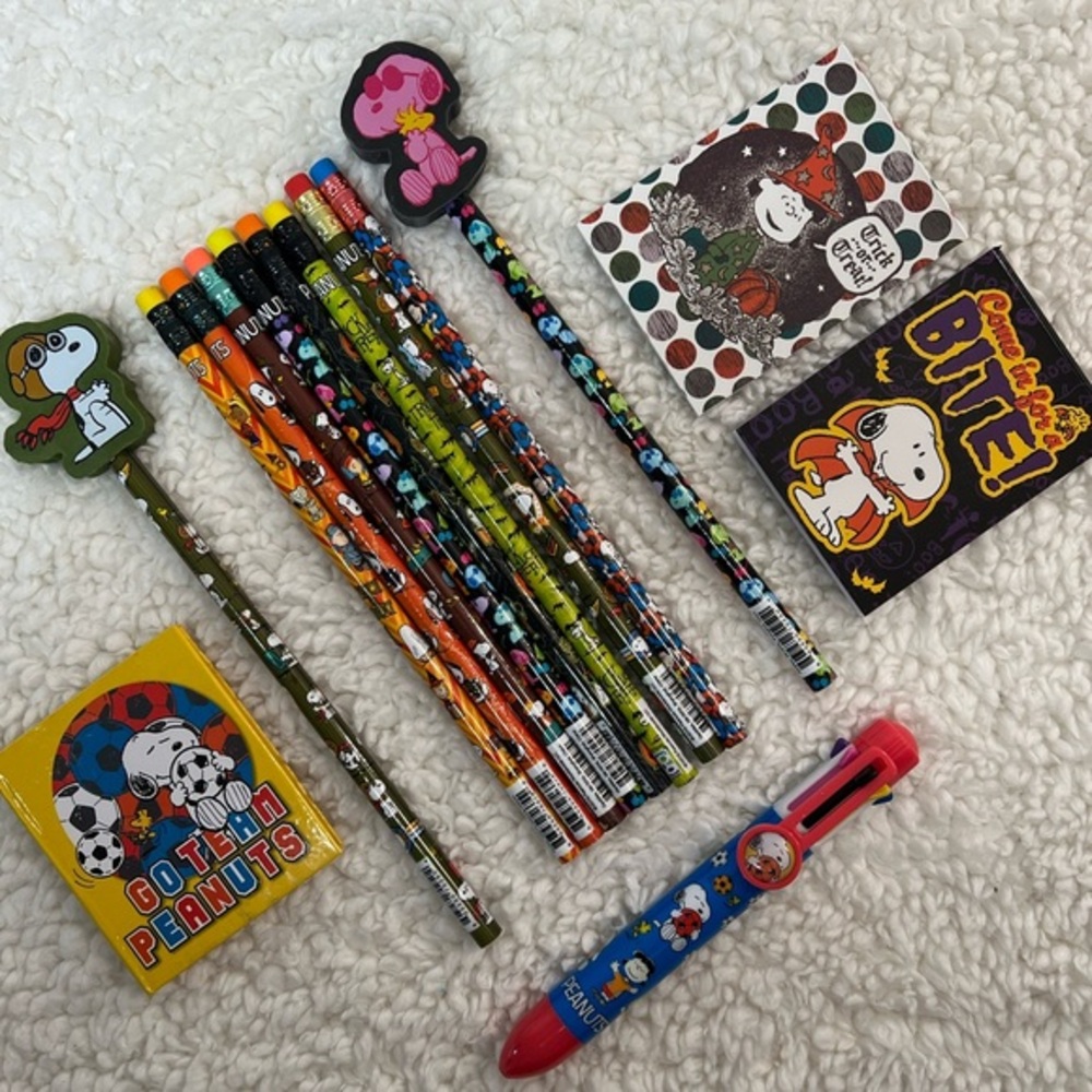 Peanuts Snoopy Graphite Pencils, Notepad, Erasers, Temp Tattoo & 8-Ink Pen